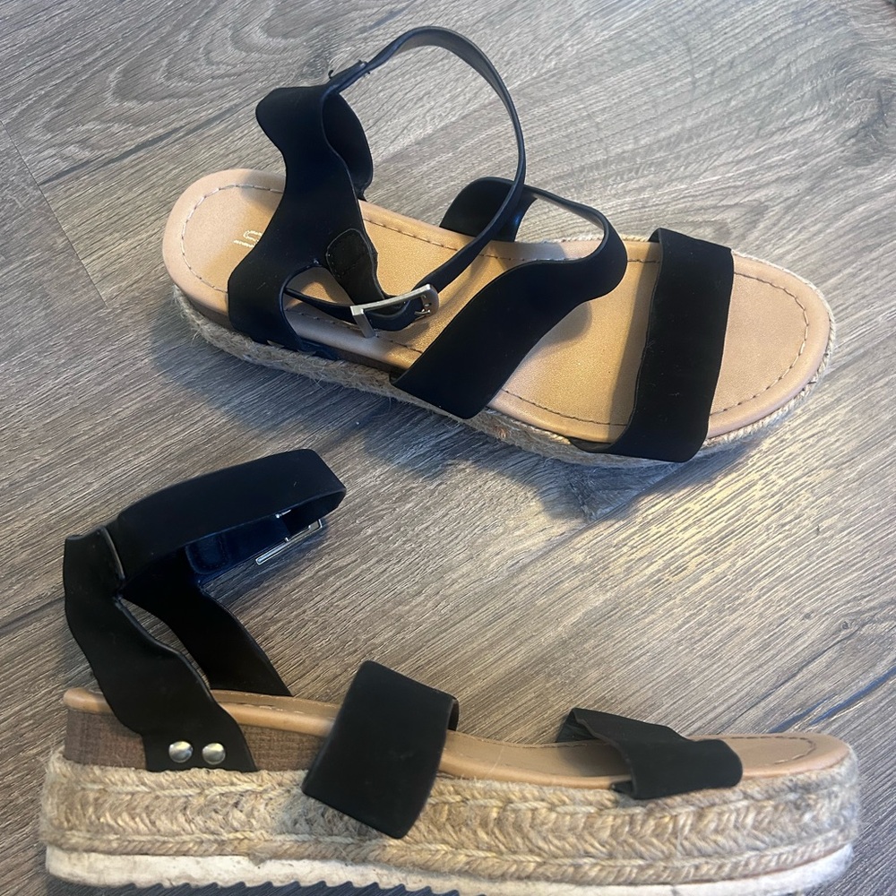 Soda Women’s Black Espadrille Platform Sandals